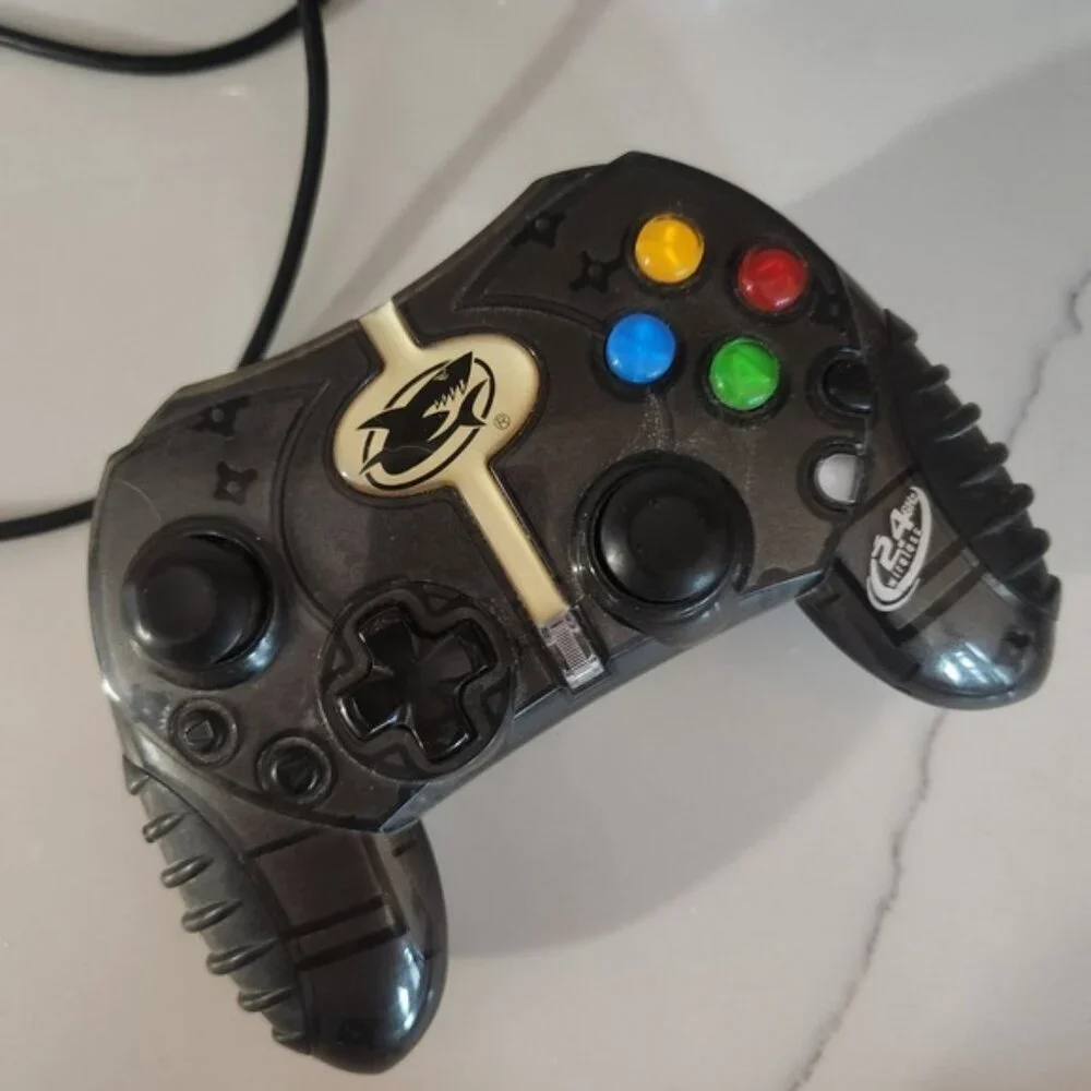 Microsoft Xbox 360 Kinect Sensor‎ and Controller Bundle